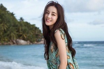 My nhan Dich Le Nhiet Ba khoe duong cong trong loat anh doi thuong hinh anh