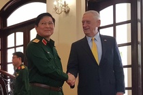 Bo truong Ngo Xuan Lich va Bo truong Mattis gap go tai TP.HCM hinh anh