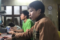 Lao xuong ho cuu nguoi, 2 hoc sinh bi lay het tai san hinh anh