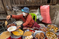 Cơm tấm 3 đời, view hoài cổ tại TP.HCM