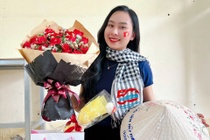 Thu tay, non la, banh keo theo chien si dieu binh ve don vi sau 30/4 hinh anh