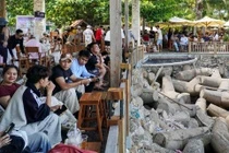 Quan ca phe view bien Vung Tau dong nghet tu sang som hinh anh