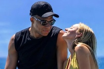 Mbappe công khai bạn gái