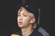 Trưởng nhóm nhạc BTS làm rơi 33 cặp AirPods