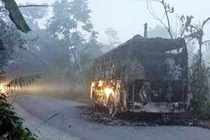 Xe khách cháy trơ khung trên quốc lộ 