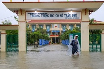 Quang Nam cho hoc sinh nghi hoc ngay 27/9 de tranh bao Noru hinh anh