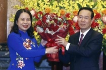 Chu tich nuoc Vo Van Thuong gap go can bo Van phong Chu tich nuoc hinh anh