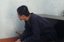 Thieu nien ham hai be gai khoc ngat tai toa hinh anh