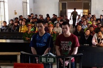 31 nam tu cho 2 thanh nien hiep dam be gai hinh anh
