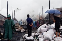 100 cảnh sát chữa cháy lò than không phép ở Buôn Ma Thuột
