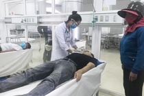 Tam dinh chi 2 cong an danh nhau hinh anh