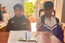 Hai hoc sinh lop 6 tra lai 1,5 trieu dong cho nguoi danh roi hinh anh