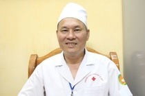 Giao su 36 nam gan bo voi nguoi dien hinh anh