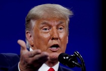 Ông Trump muốn tướng Mỹ giống tướng lĩnh dưới quyền Hitler