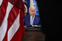 Ông Biden vẫn sống dưới 'cái bóng' của ông Trump