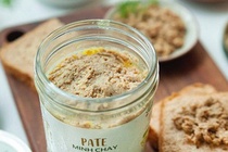Đùn đẩy trách nhiệm vụ ngộ độc pate Minh Chay