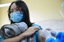 Hà Nội dừng tiêm 2 lô vaccine được gia hạn sử dụng