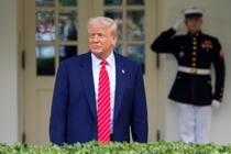 Ong Trump noi ngoc moi tu choi mon qua cua Hoang gia Qatar hinh anh