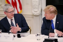 Ong Trump khong hai long voi Tim Cook hinh anh