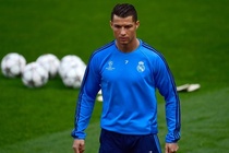 Ronaldo tap luyen ca ngay de kip tro lai hinh anh