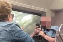 Hai nguoi cai nhau vi tieng ho tren chuyen tau o Australia hinh anh
