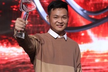‘Sieu tri tue’ Viet Hoang: Thich cam sach di khap noi va mui giay moi hinh anh