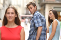 Cau chuyen dang sau meme ‘ban trai lang nhang’ noi tieng 3 nam truoc hinh anh