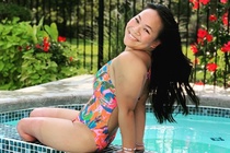 Co gai goc Viet mat 2 chan vi no bom, thanh VDV boi loi o My hinh anh