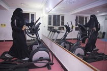 Phụ nữ Afghanistan bị miệt thị, dọa giết vì tập gym