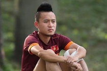 Tuyen thu Viet Nam dong vien khi Huy Toan bi gach ten hinh anh