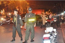 Canh sat truy bat ke giet nguoi tinh roi bo tron hinh anh