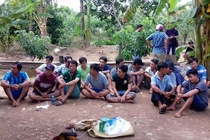 Canh sat lien tiep triet pha hang loat truong ga o mien Tay hinh anh