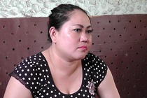 Khoi to nguoi phu nu danh cong an vien hinh anh