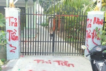 Hai thanh nien 'doi no thue' tat son va mam tom bi phat 14 trieu dong hinh anh