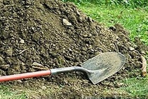 Đào mộ lấy hài cốt vì không đòi được nợ