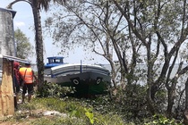 Ba thi thể nổi trên sông