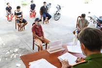11 nguoi bi phat 177 trieu dong vi tu tap da ga trong ngay gian cach hinh anh