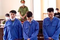 Ba người lĩnh án 18 năm tù vì tổ chức xuất cảnh trái phép