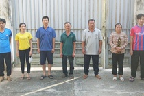 Hai nguoi phu nu bi bat tam giam trong vu danh bac hinh anh