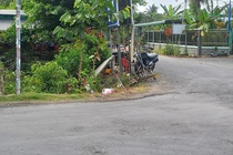 Co gai bi ban trai cu cam bua danh trong thuong hinh anh
