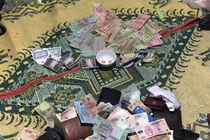25 nguoi choi xoc dia bi bat qua tang hinh anh