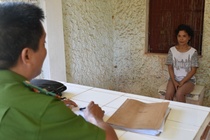 Nu sinh bi tinh nghi tham gia cung chi giet anh re hinh anh