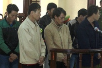 7 người vận chuyển 3 quả bom mang đi bán phải hầu tòa