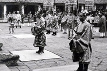 Hoang tu, cong chua ngay xua don Tet, choi xuan nhu the nao? hinh anh