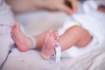 Mối nguy hiểm khi trẻ sơ sinh mắc 'bệnh người lớn'