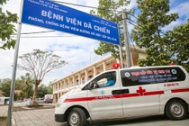 Nam tiep vien mac Covid-19 khoi benh hinh anh