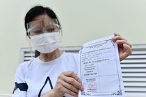 Vi sao nguoi tiem mot mui vaccine Covid-19 co the duoc cap the xanh? hinh anh