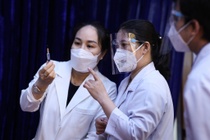 Gần 100% người Việt Nam từ 18 tuổi đã tiêm ít nhất một mũi vaccine