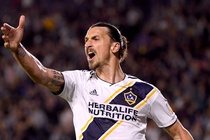 Ibrahimovic lap cu dup mang ve chien thang cho LA Galaxy hinh anh
