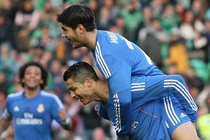 Ronaldo tung moc bong kien tao cho Morata hinh anh